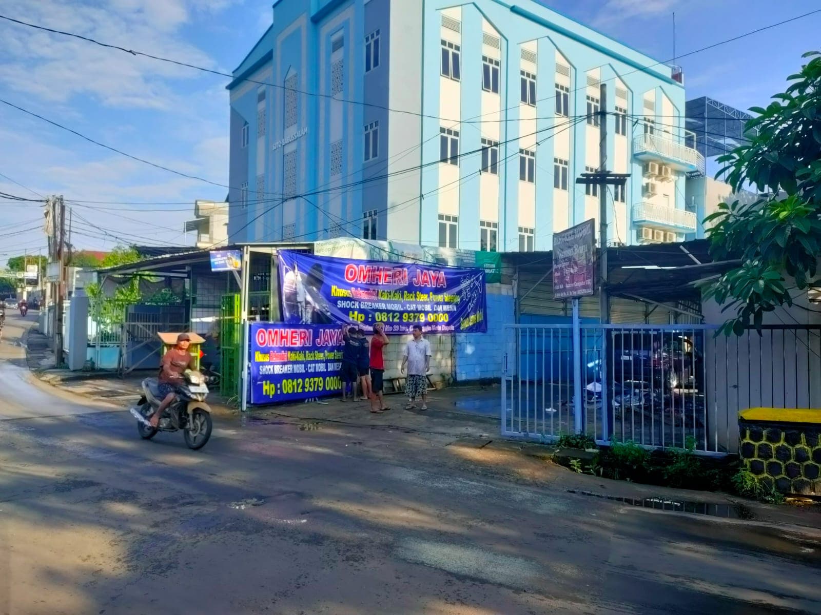 Hubungi tim Omheri Jaya